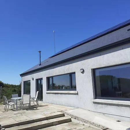 Beautiful 3-bed Home, Stunning View Over Atlantic. Σπίτι διακοπών