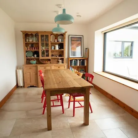 Beautiful 3-bed Home, Stunning View Over Atlantic. Prázdninový dům *